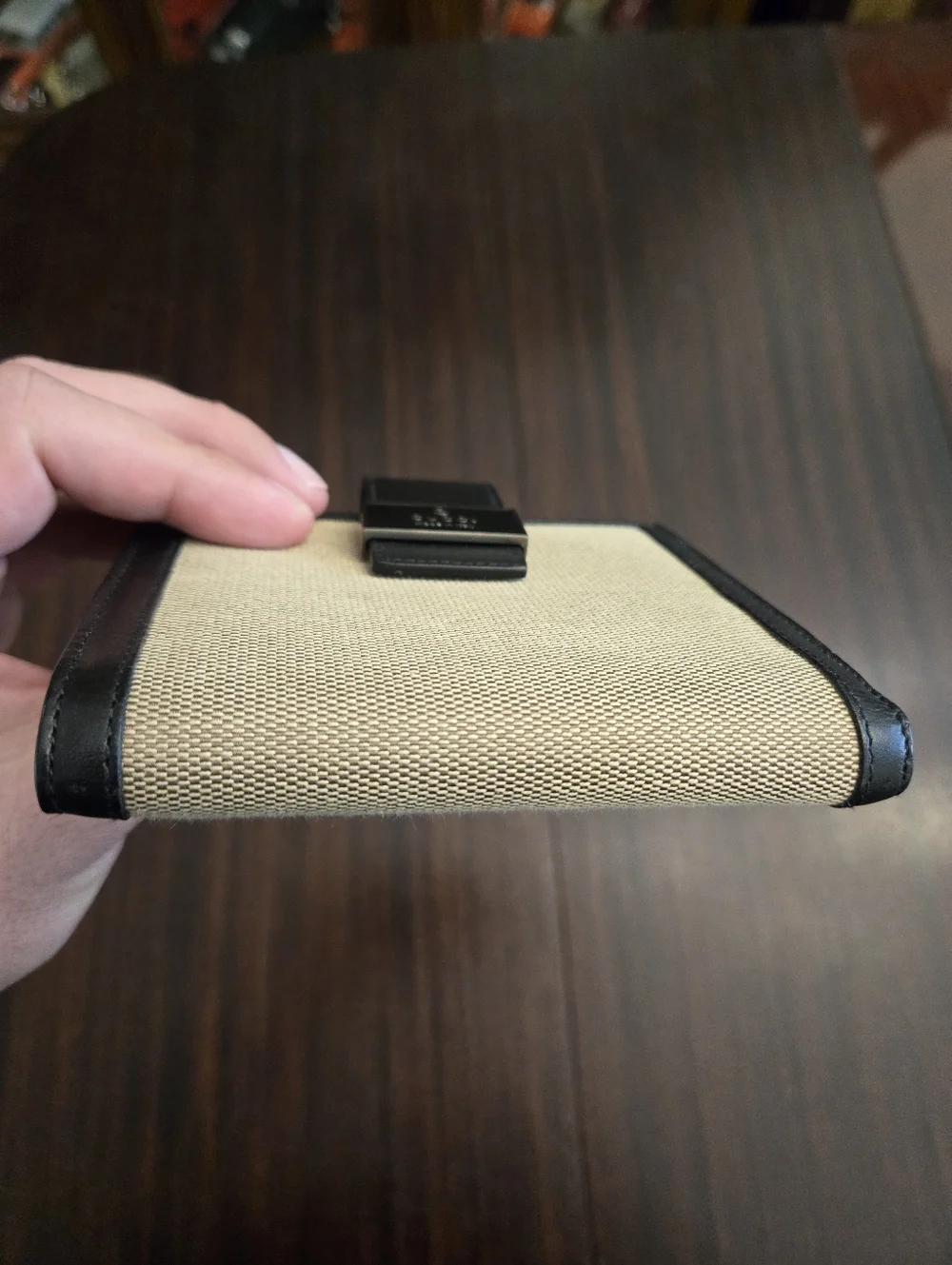 Gucci Two-Tone Men’s Card & Key Holder Wallet in Beige and Black